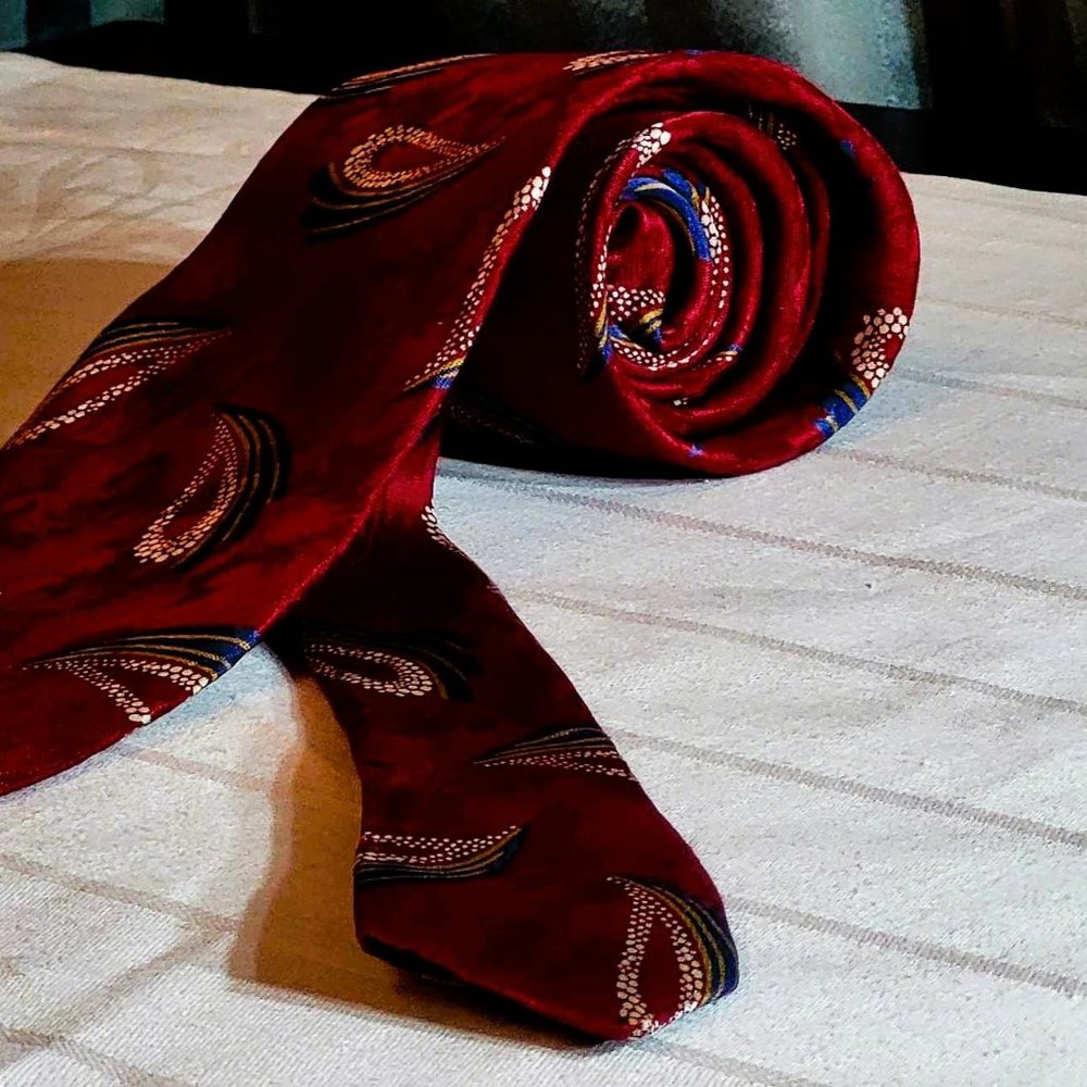 Men's VINTAGE Lord & Taylor silk Neck Tie, Burgundy, Navy Blue, Paisley Design